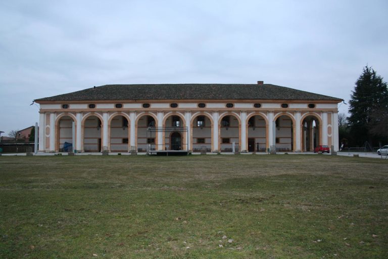 Barchessa di Villa Pola, vista da est