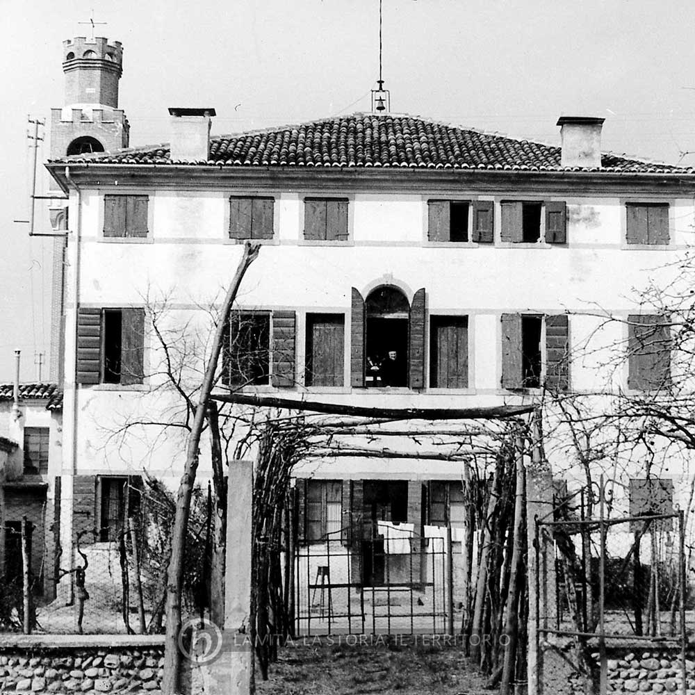 La canonica di Barcon a fine anni '60 del secolo scorso. La canonica di Barcon a fine anni '60 del secolo scorso.