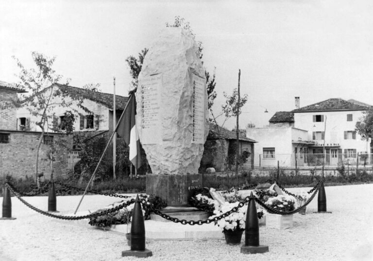 Il monumento ai caduti di Barcon